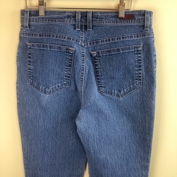 Gloria Vanderbilt - Picture 4 of 8